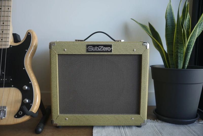 Amplificador de baixo elétrico - SubZero