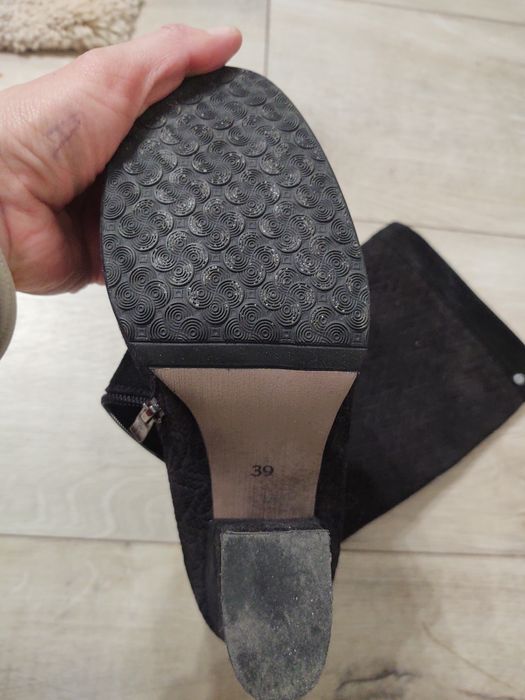 Замшеві  чоботи 39 розміру