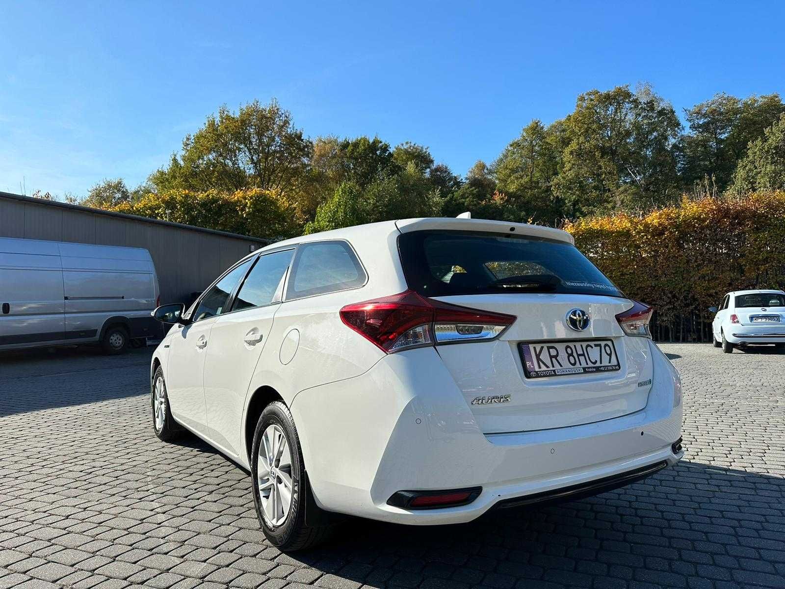 Wypożyczanie samochodu Wynajem auta Toyota Auris HYBRYDA AUTOMAT