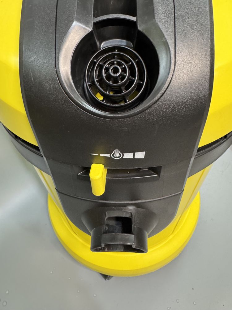 Пилосос для вологого та сухого прибирання Karcher A 2604