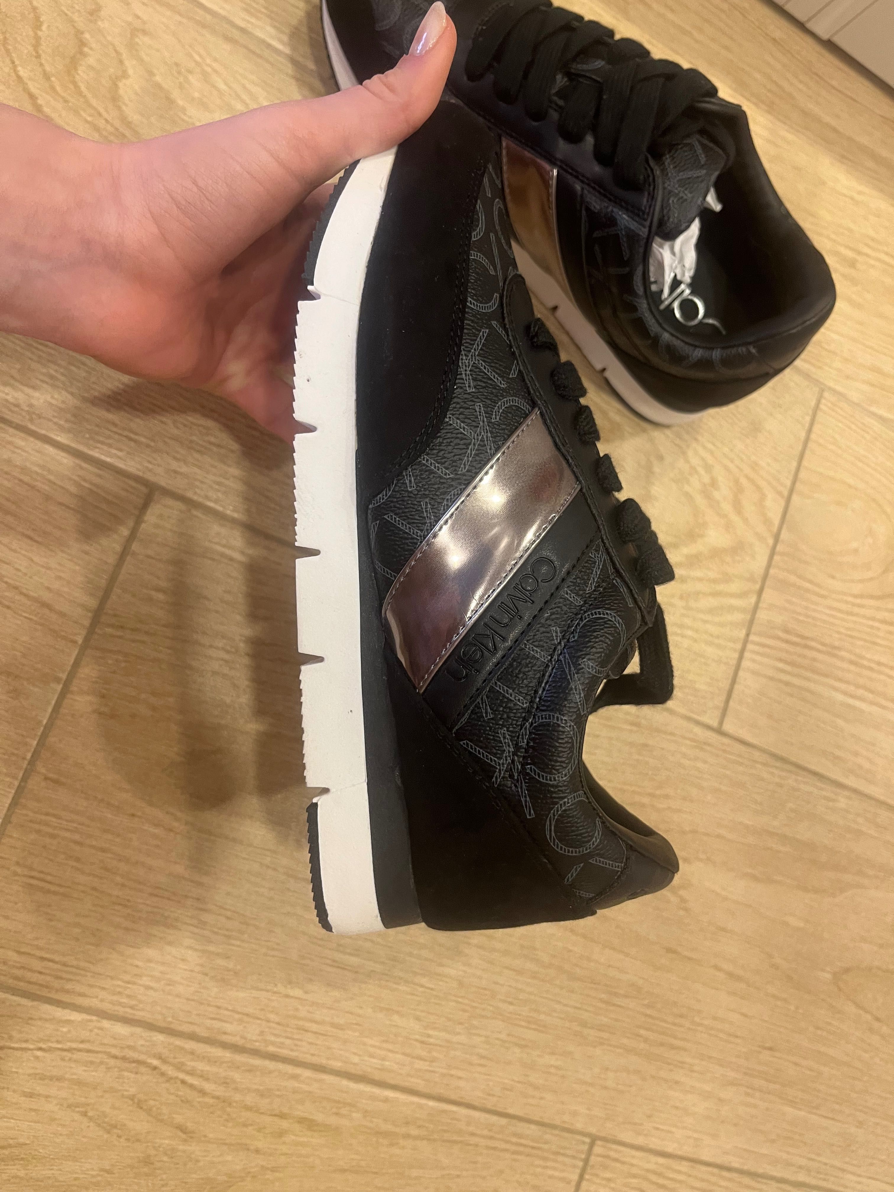 Calvin Klein кросівки,US 9
