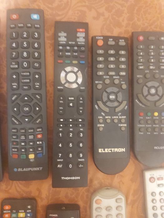 Продам  пульты к телевизору.