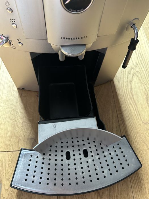 Кавомашина кавоварка jura E65