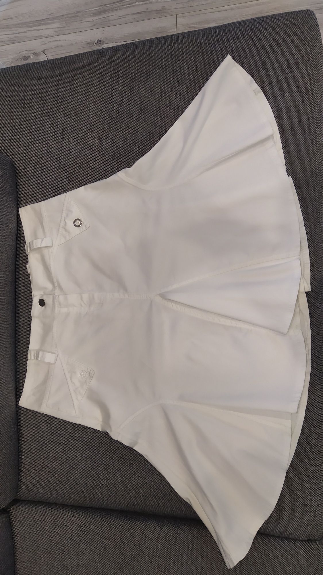 Biała letnia spódnica lekko rozkloszowana A - r. 42 XL