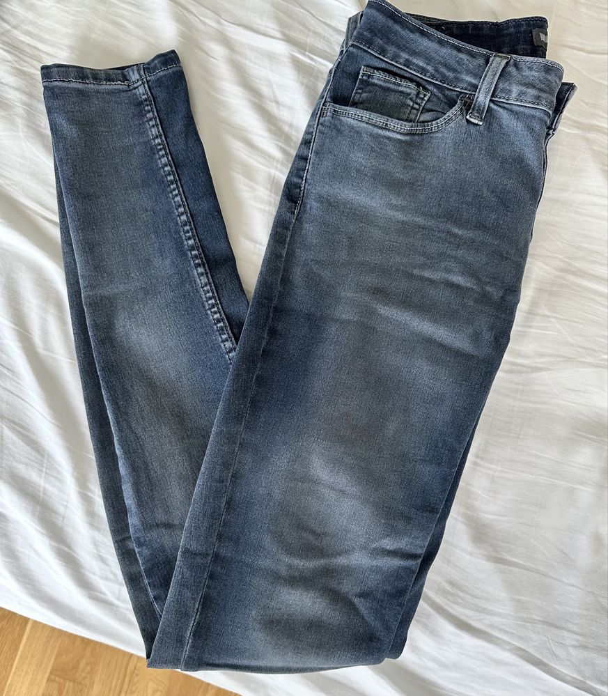 Jeans Legging Levi’s cinzentas