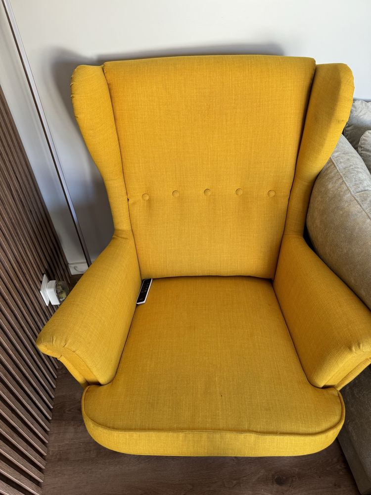 Cadeirao ikea amarelo torrado com puff