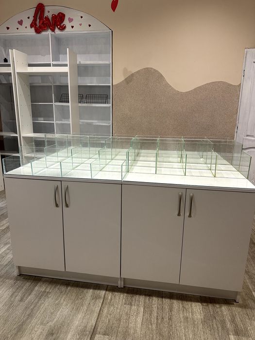 Стіл, тумба, вітрина б/у