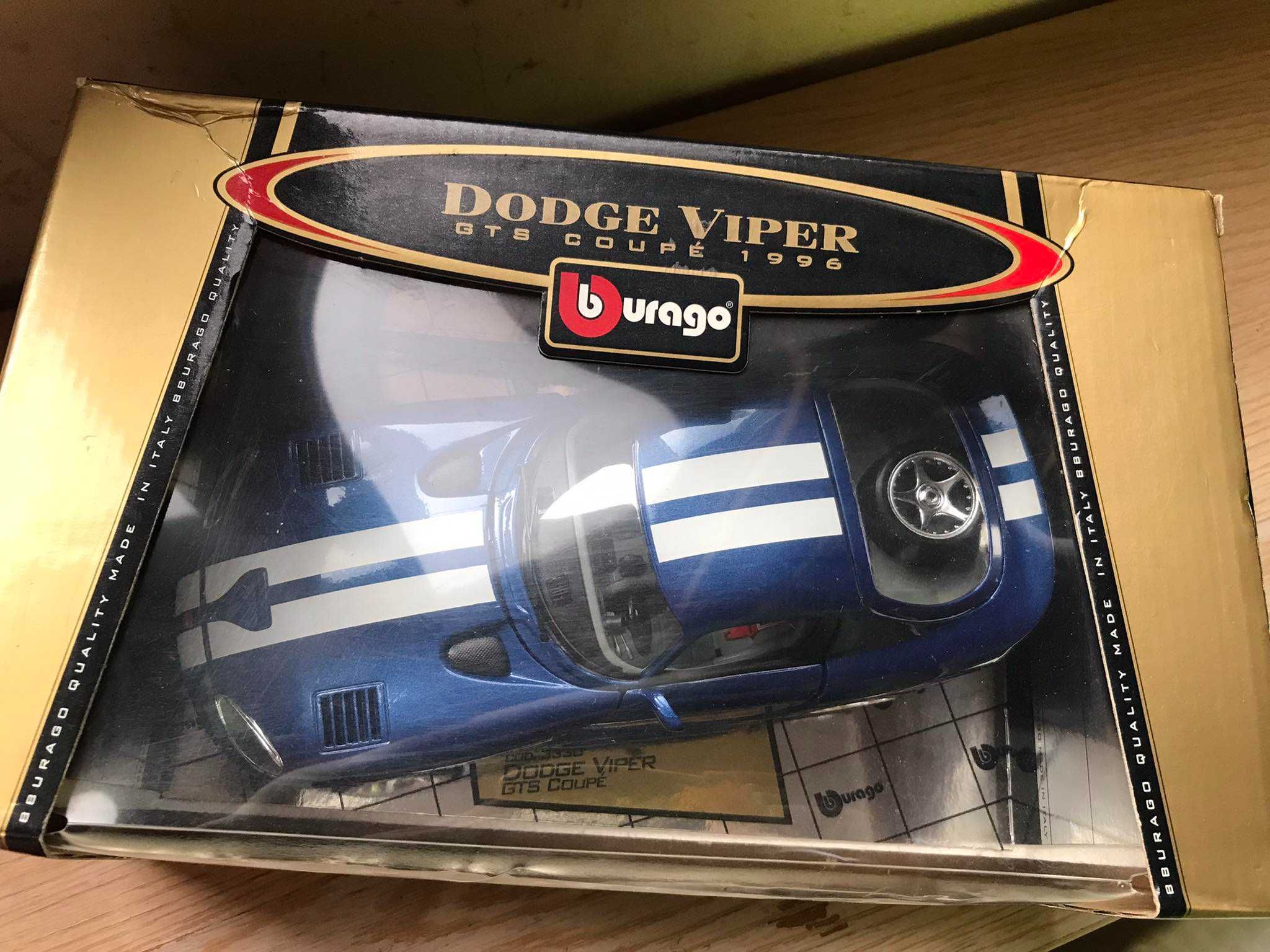 Burago Gold Collection 1/18 Dodge Viper GTS Coupé 1996