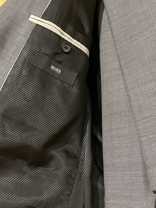 Костюм чоловічий Boss, 48 розмір.