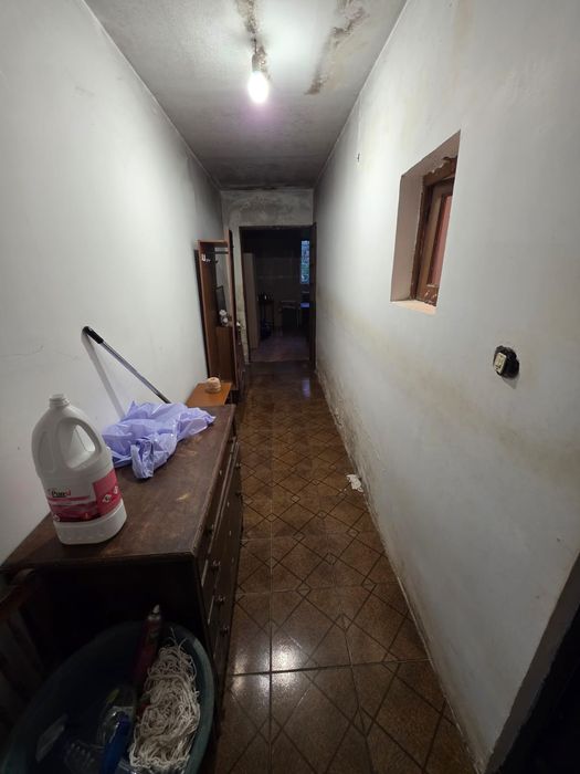 Vende se casa a precisar de obras