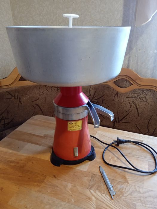 Продам електричний сепаратор Мотор Січ 100