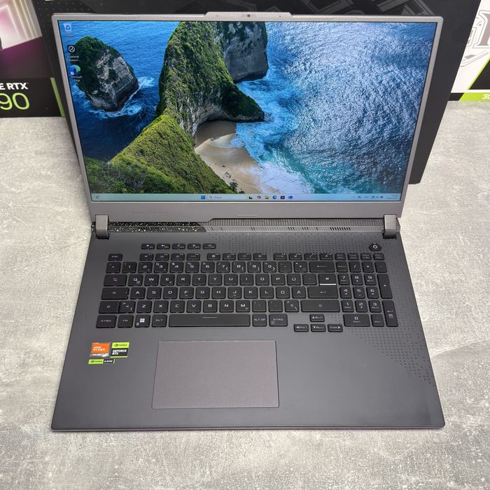 Asus Rog Strix G17 | QHD 240Hz | RTX 4070 | R9 7945HX | 32GB | SSD 1TB