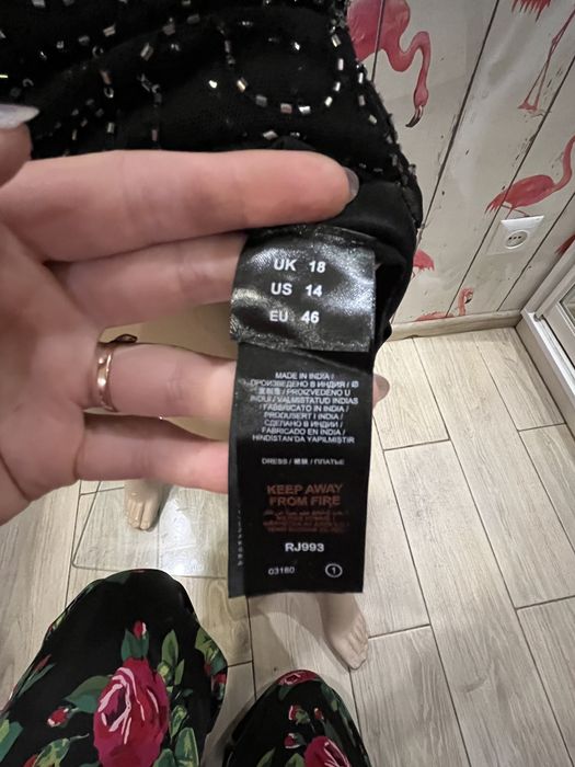 Фирменное нарядное платье