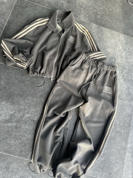 Костюм дуже якісний