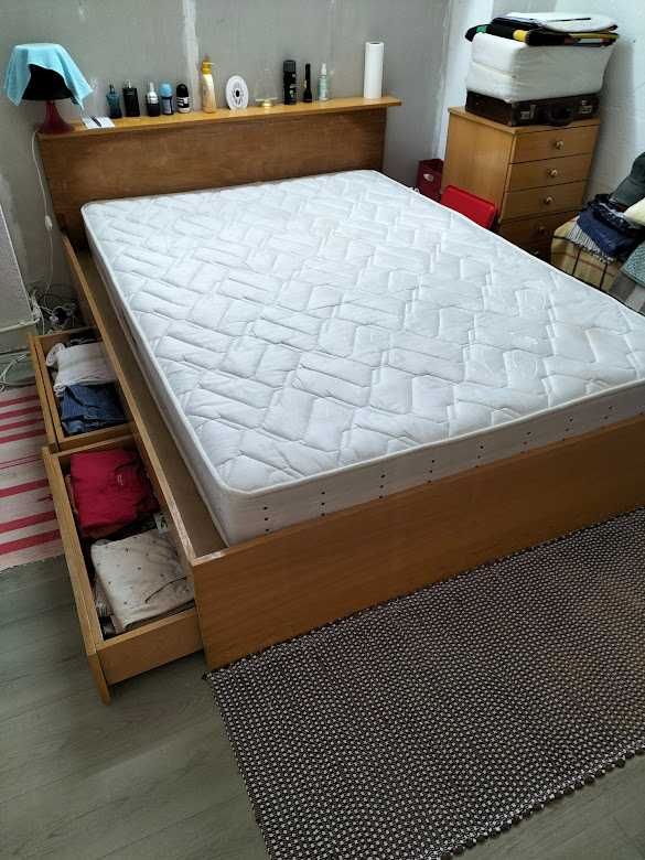 Cama de casal em faia com 4 gavetoes e colchao de molas