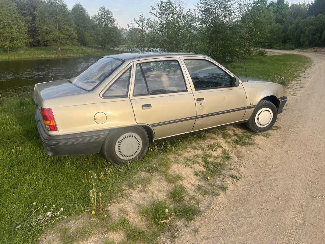 Klasyk. Opel Kadet 1988, automat, cały w oryginale ,40tys km