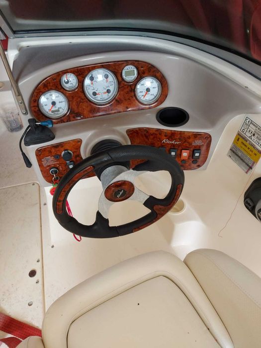 Motorówka Rinker Captiva 192