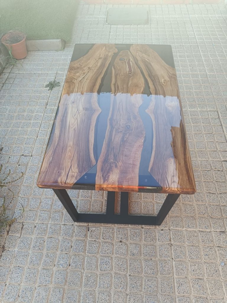 Mesa de centro em resina epoxi