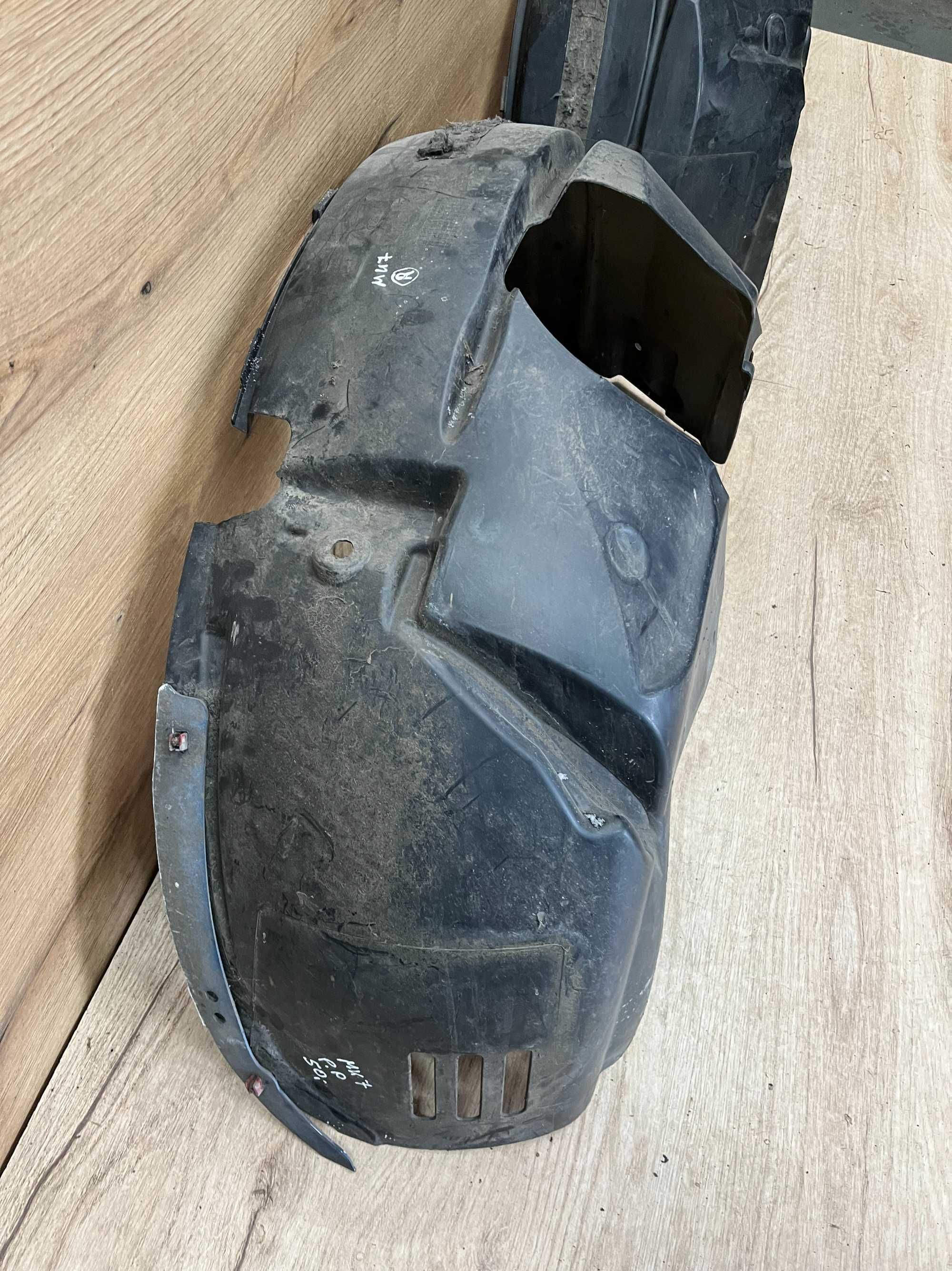 Nadkole przednie lewe prawe Ford Fiesta Mk7
