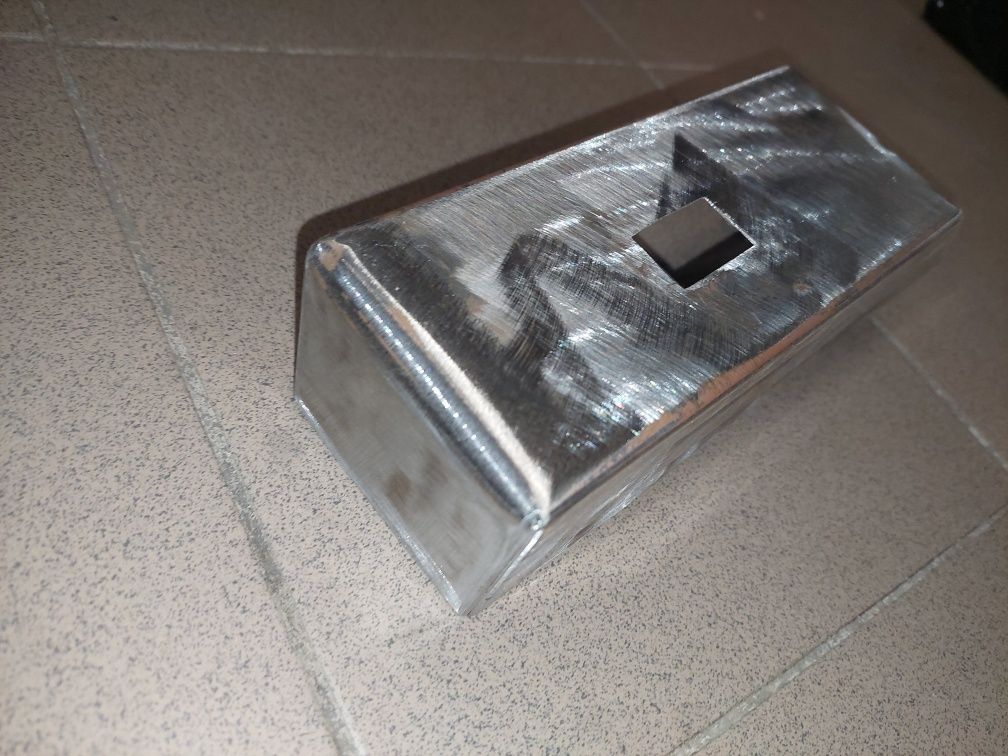 Sprzedam nowy schowek narzędziowy metalowy pod siedzenie wsk 125 175