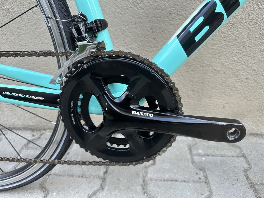 Rower szosowy kolarzówka Bianchi Via Nirone 7 Celeste Shimano 105 Alu