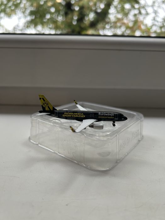 Herpa Model samolotu Eurowings Airbus A320 "BVB" w skali 1:500