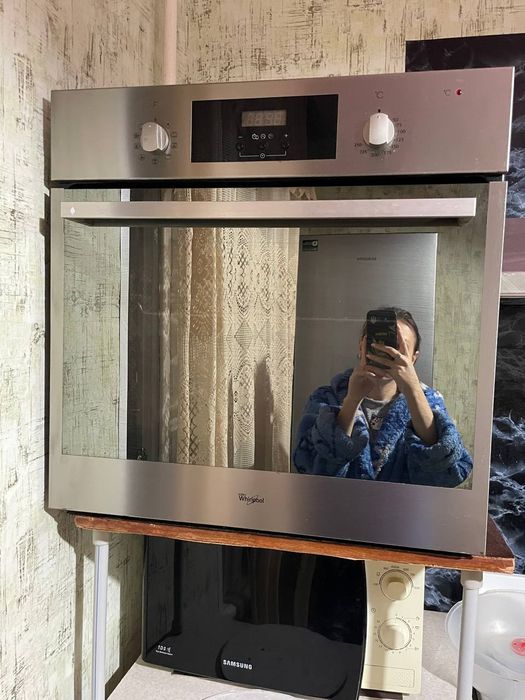 Продам электрическую врезную духовку