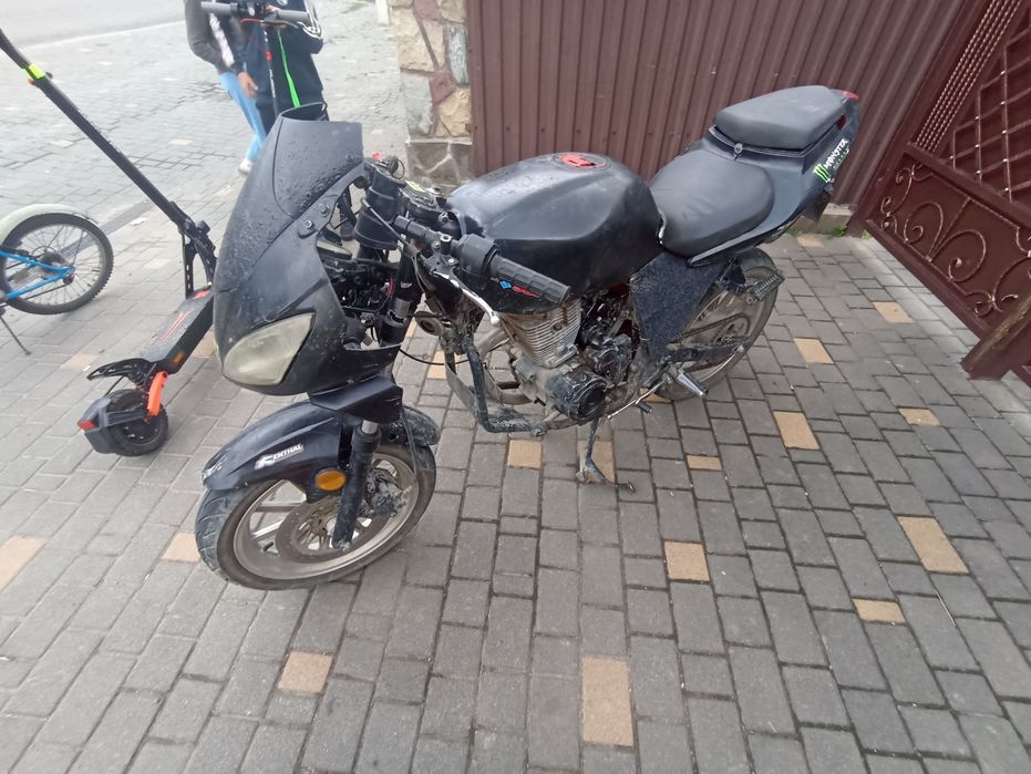 Продам мотоцикл . Yamaha . Мотор від VIPER 168 . 200 см 3