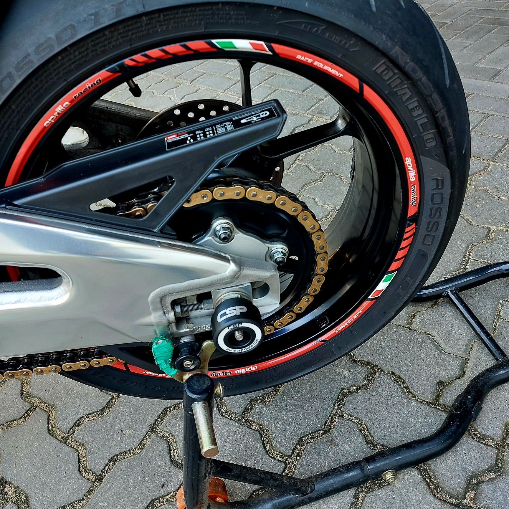 Aprilia tuono v4 1100 Salon PL