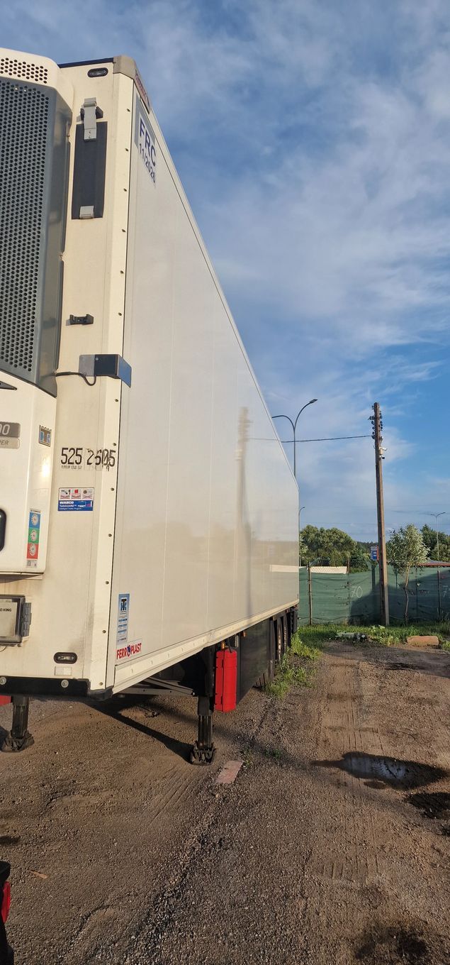 Schmitz Cargobull SCB*S3B  Bardzo mały przebieg km/mth niestandartowe wyposażenie,stan b.dobry