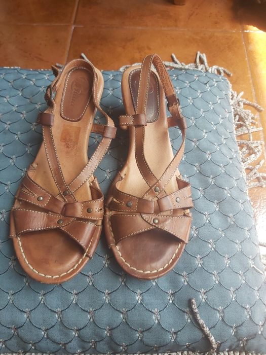 Sandalias castanhas em pele 38