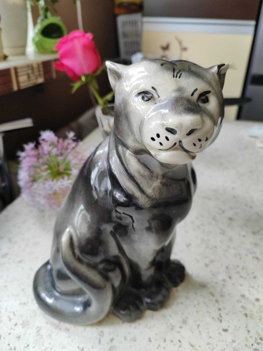 Figurka kota porcelanowa