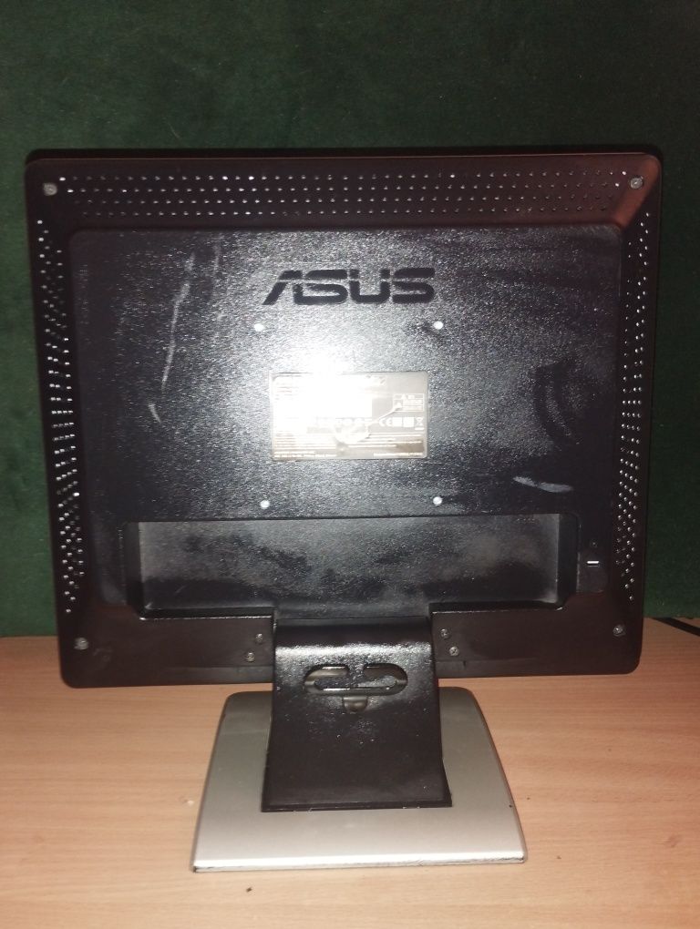Monitor LCD Asus MM17D