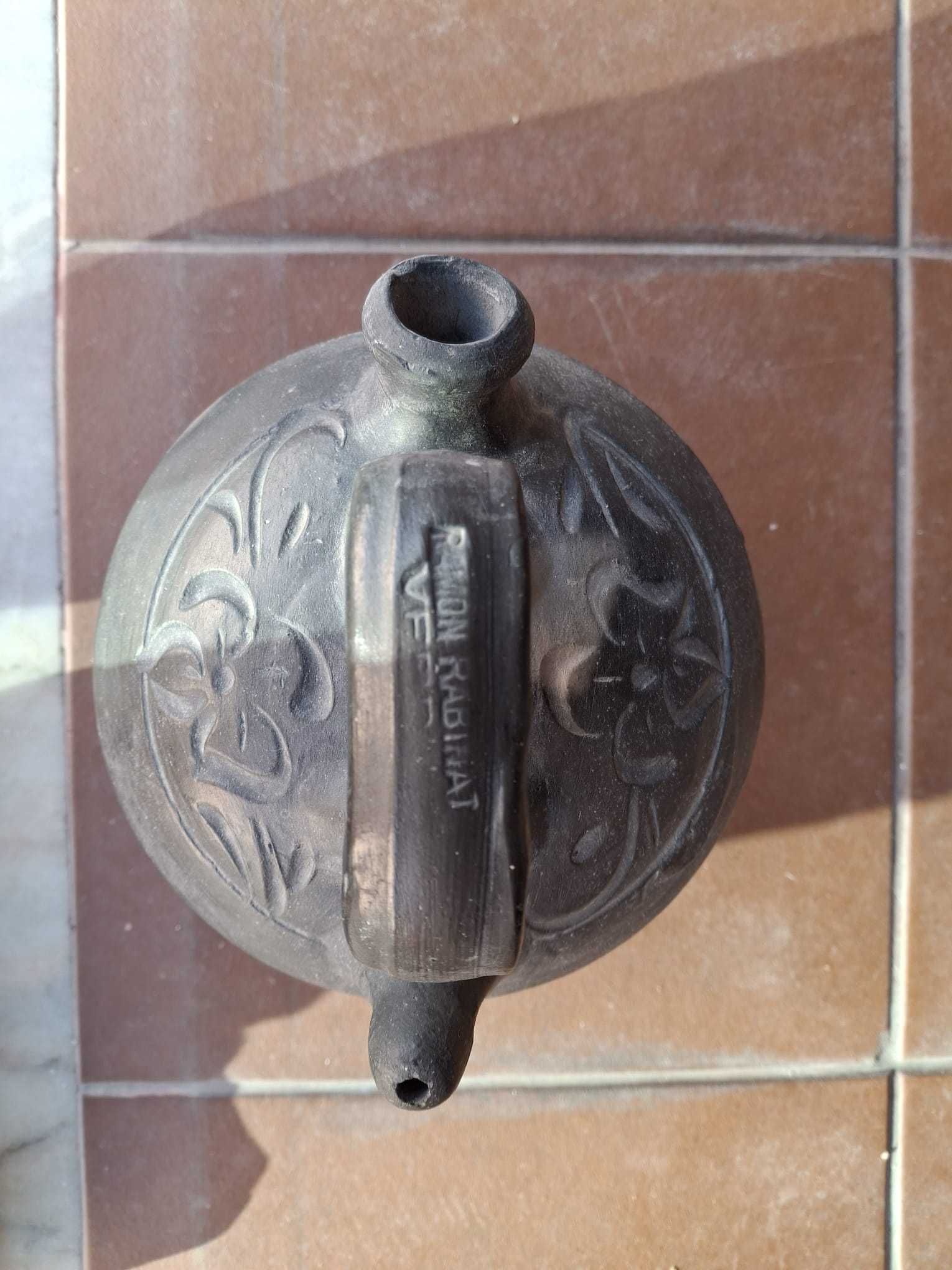 Cântaro de barro muito antigo