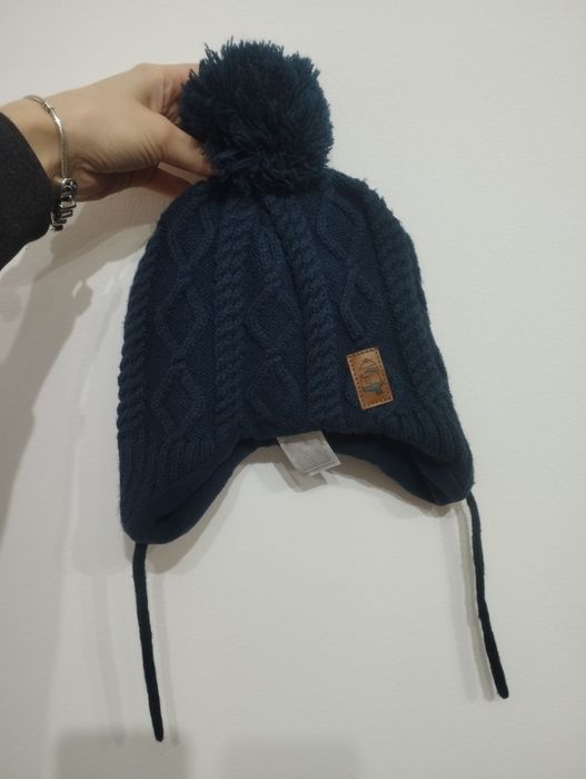 Zimowa czapka wiązana ocieplana polarem