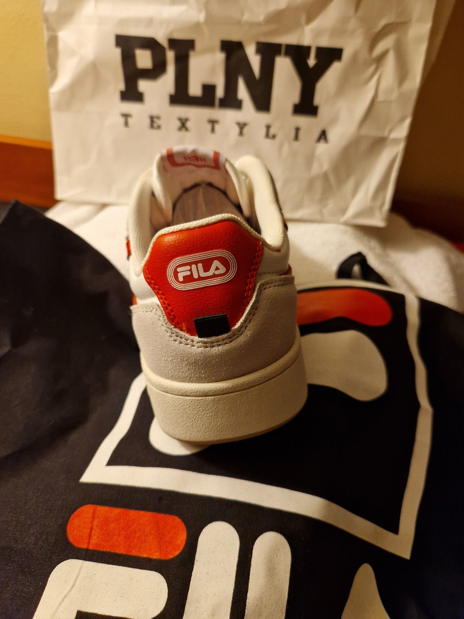 But FILA rzucany podpisany przez Tedego PLNY na koncercie Kurt Rolson