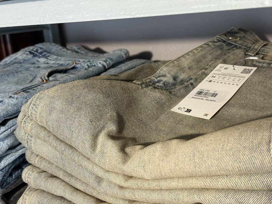 Розпродаж нового жіночого одягу