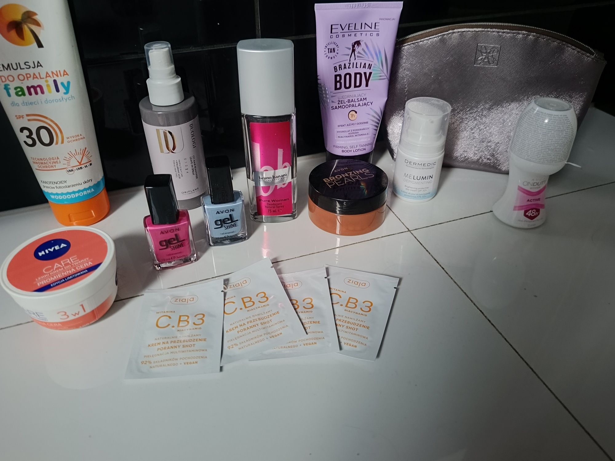 Zestaw kosmetyków damskich Avon, Nivea, Bruno Banani, Dermedic