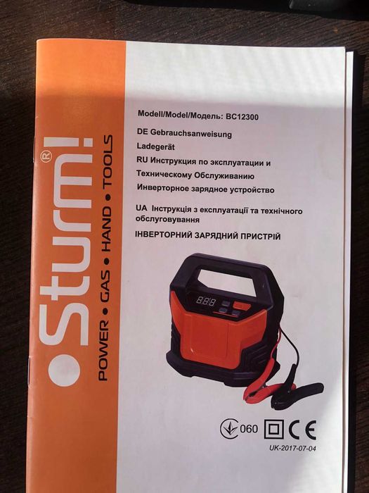 Инверторное пуско-зарядное устройство (12В, 18А) Sturm BC12300
