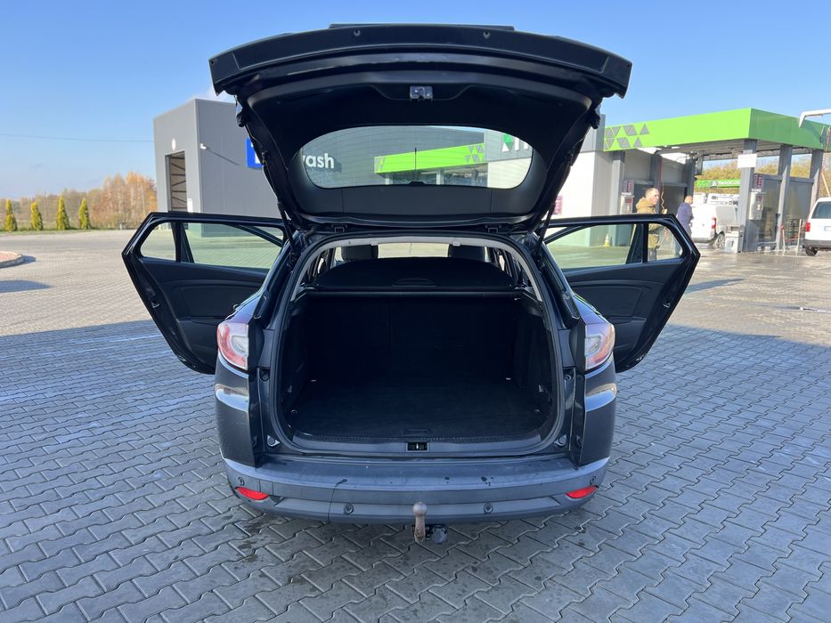 Гарний доглянутий автомобіль !