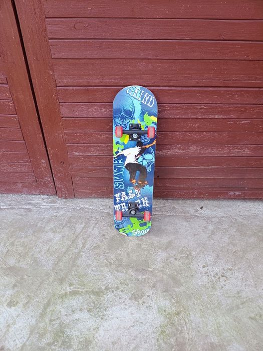 Продам скейт.    .