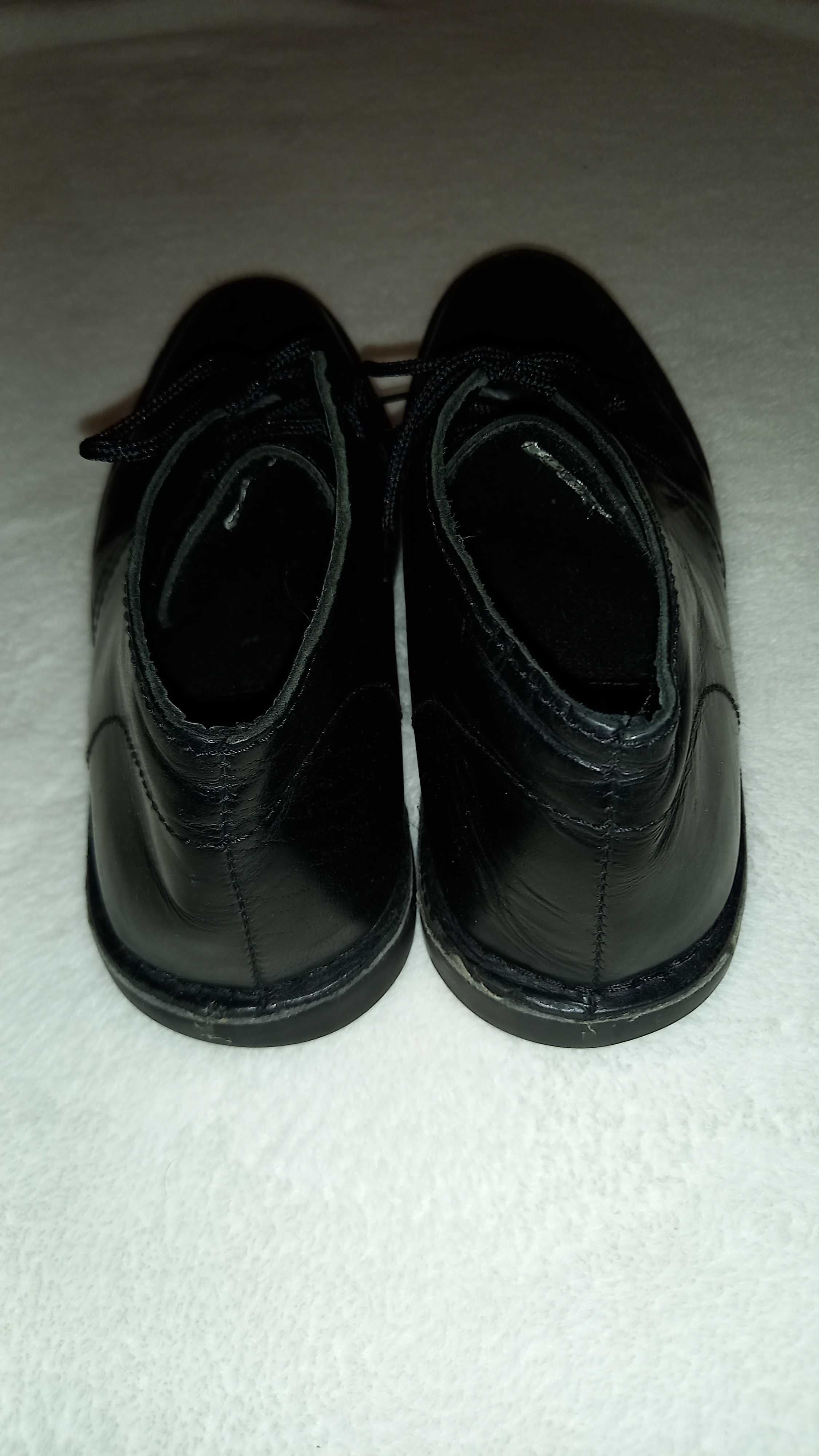 Półbuty czarne sznurowane roz. 41 dł wkładki 26,5 cm