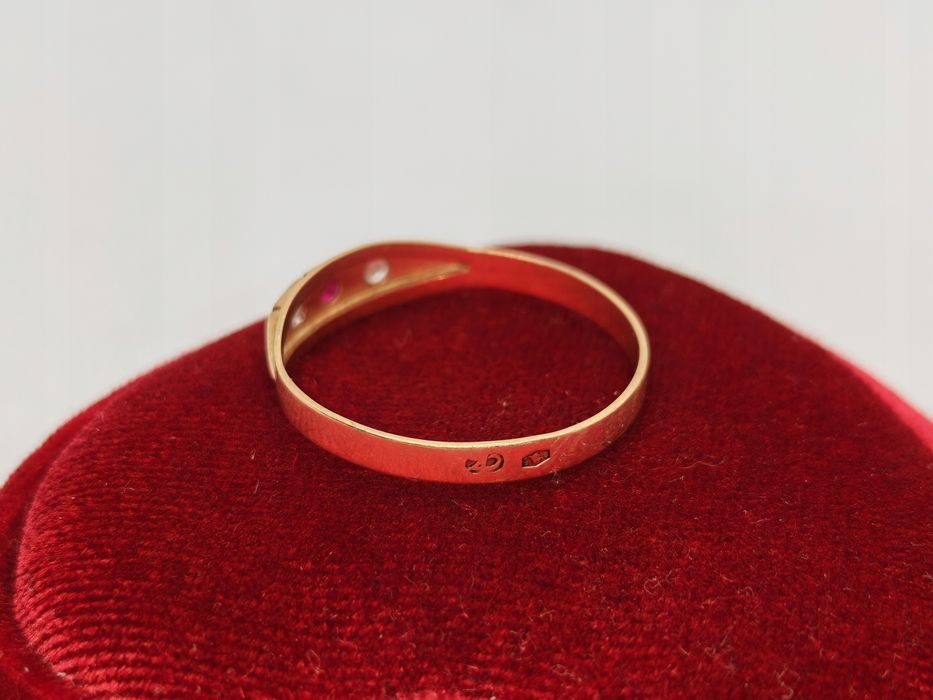 Złoty pierścionek pr. 585 waga 1,38g rozmiar 20 używany