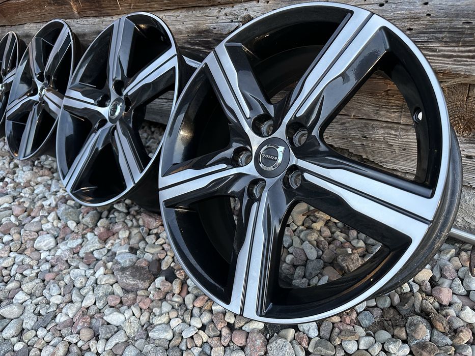 VOLVO V40 V60 S60 S80 V70 S40 XC60 kpl FELGI koła 17” 5x108 R-Design