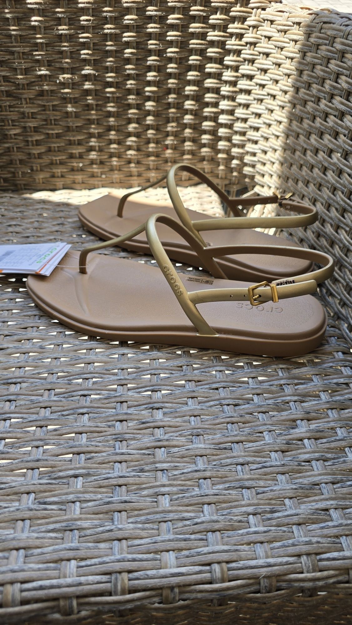 Босоніжки жіночі Crocs Miami Thong Sandals