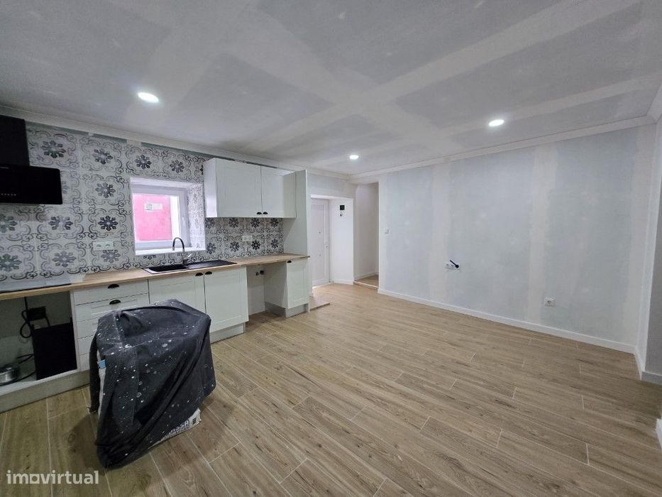 Moradia T4 Totalmente Remodelada em Sousel com espaço exterior e pa...