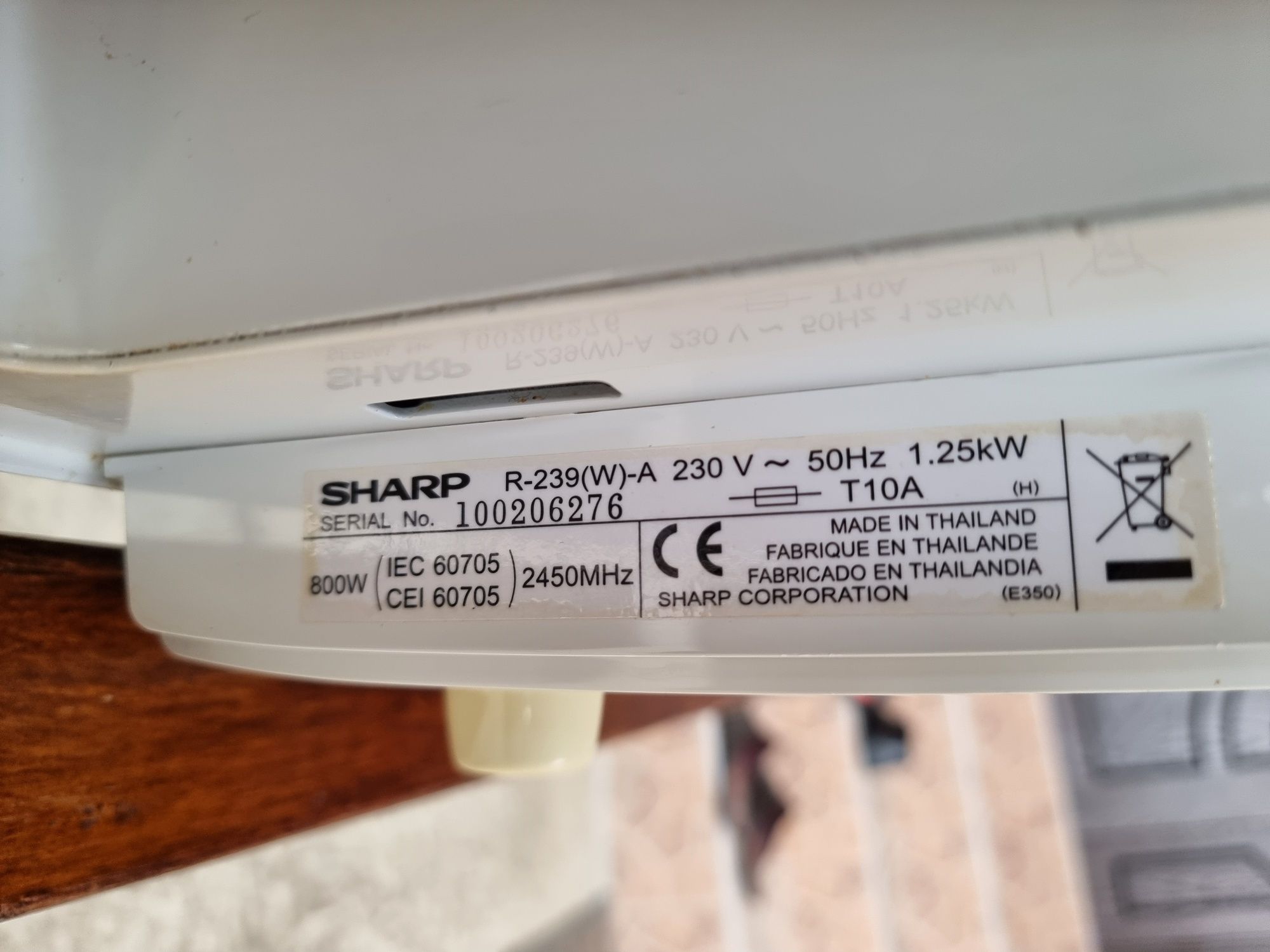 Мікрохвильова піч Sharp R-239(W)-A