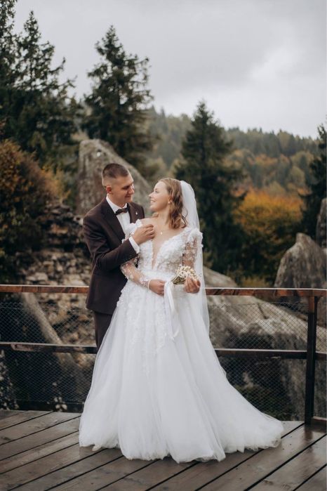 Ніжна весільна сукня