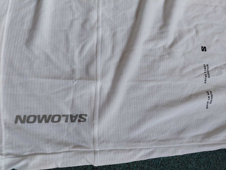 ### NOWA podkoszulek Salomon Cross Run Tank GFX – white ###