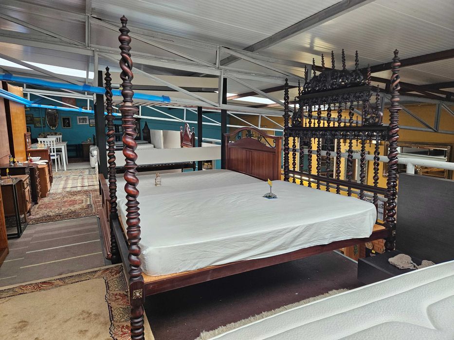 Imponente cama antiga com estrado e colchão - óptimo esta